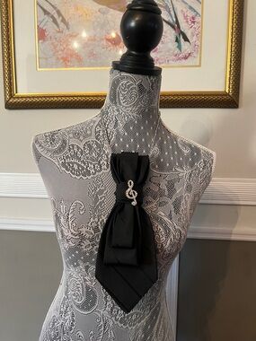 Gorgeous Black Necktie Necklace with music note brooch 🎼